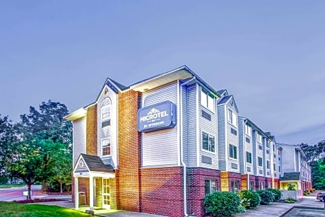 Microtel Inn & Suites Newport News