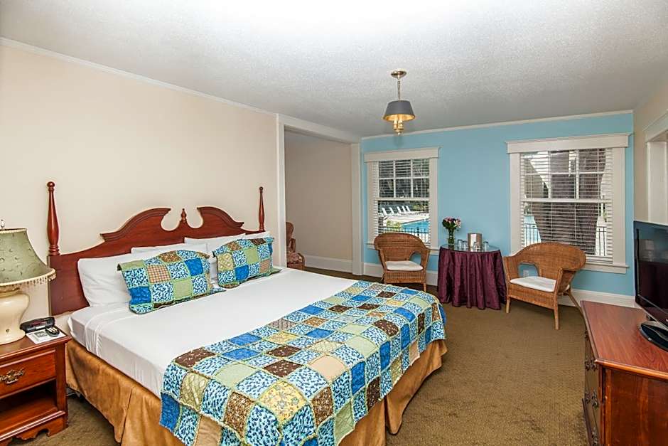 Photo 1 of 3 of 1 King Bed with Sofabed Suite