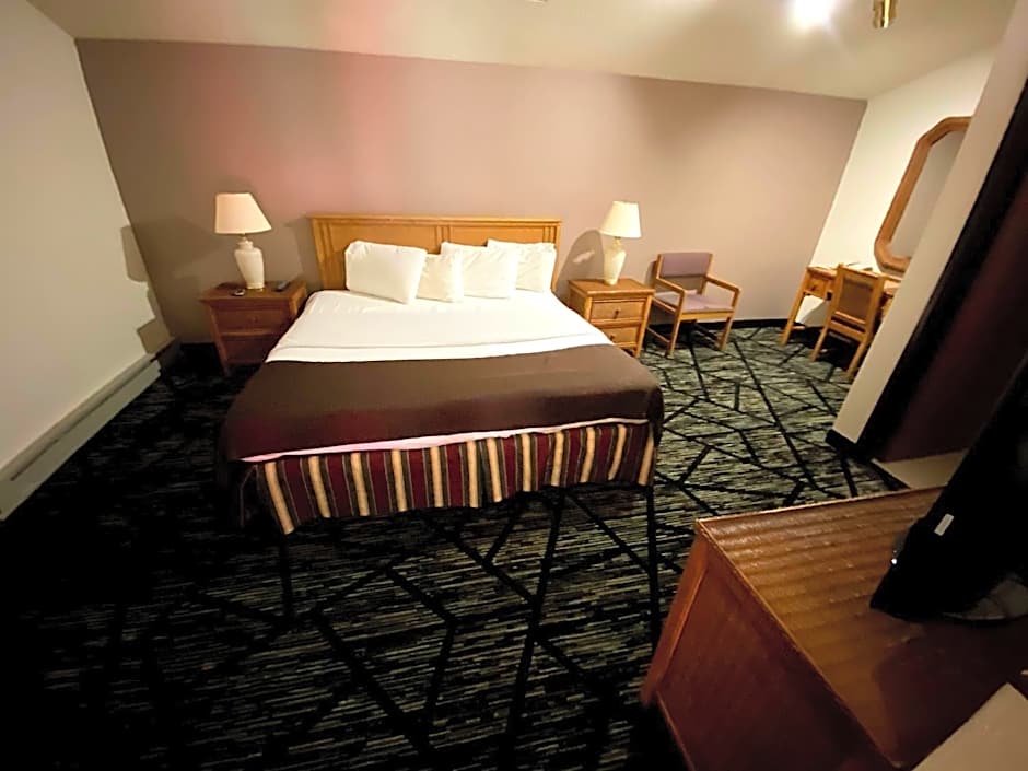 Woodland Inn & Suites