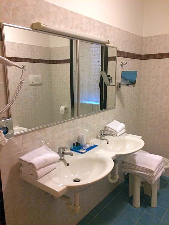 Spa Hotel Parigi 2 Airport