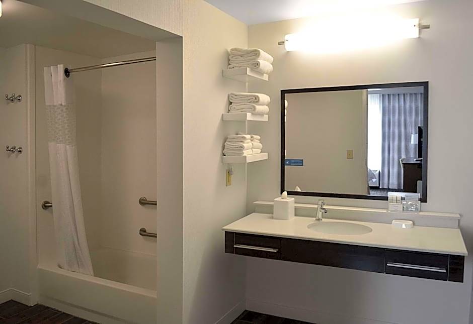 Hampton Inn By Hilton And Suites Charlotte/Pineville