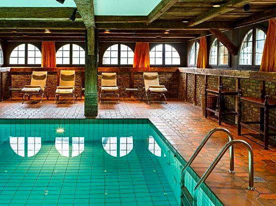Swiss-Chalet Merlischachen - Romantik Schloss-Hotel am See