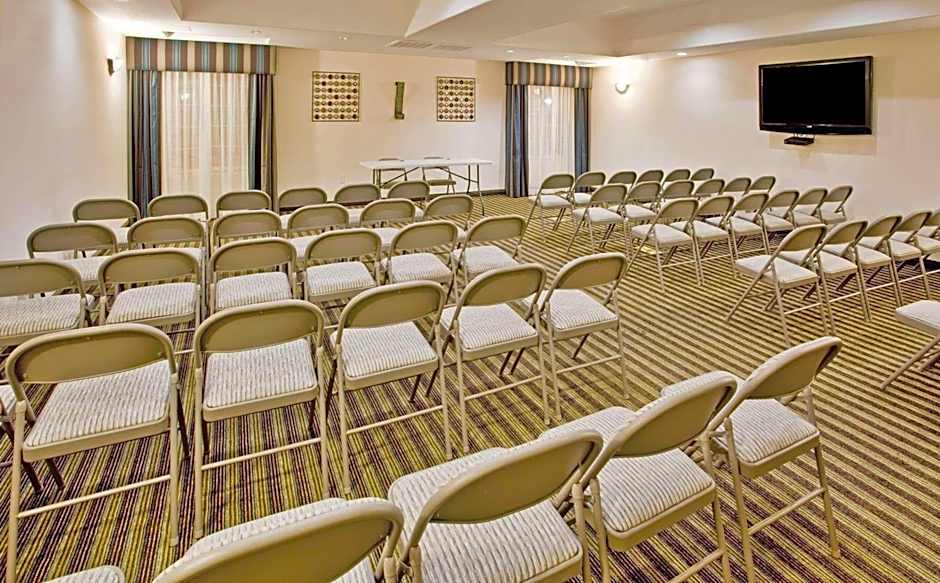 La Quinta Inn & Suites by Wyndham Fowler