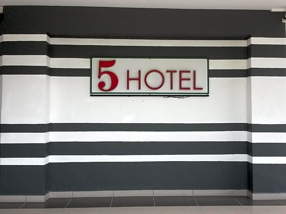 Five Hotel