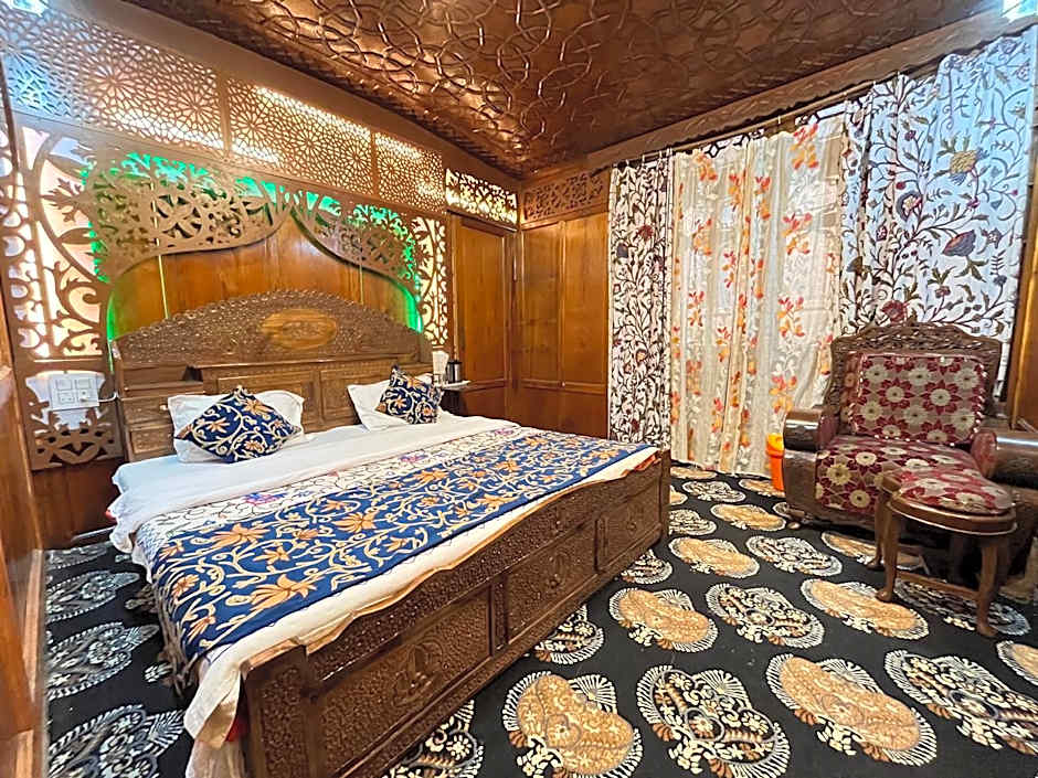 Young Shahzada Group of Houseboats