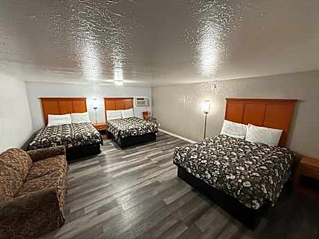 3 Queen Beds with Kitchenette