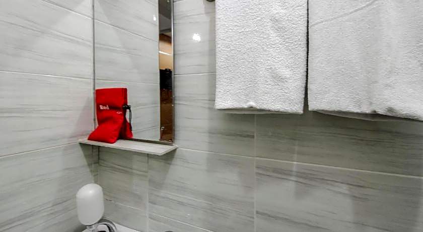 RedDoorz Plus near Galaxy Bekasi