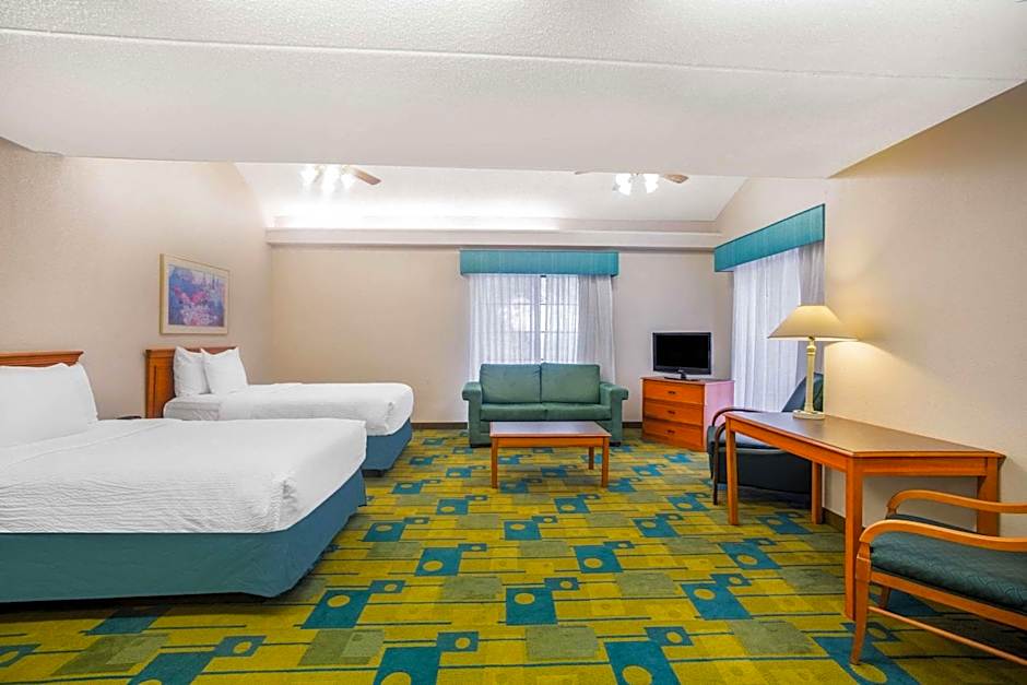 Super 8 by Wyndham Eagle Pass