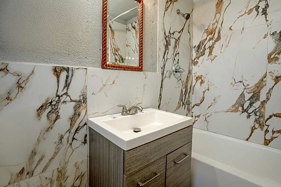 Hotel O Miami Inn & Suites Chicago Midway Airport