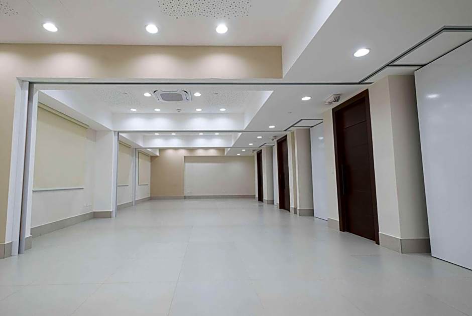 Super 8 by Wyndham Manzanillo