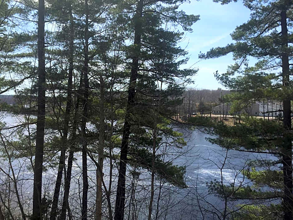 Milford Motel On the River