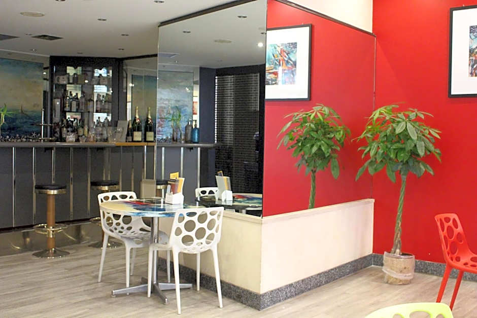 Club Hotel