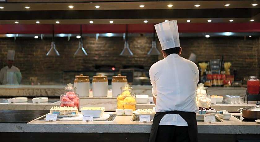 Courtyard by Marriott Gurugram Downtown