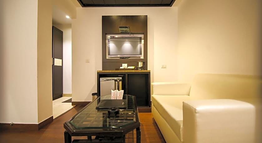 The Prime Balaji Deluxe @ New Delhi Railway Station Hotel