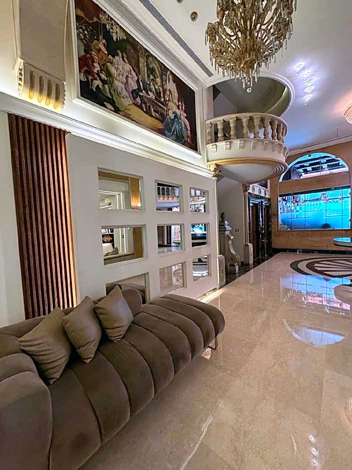 Queens Suite Hotel