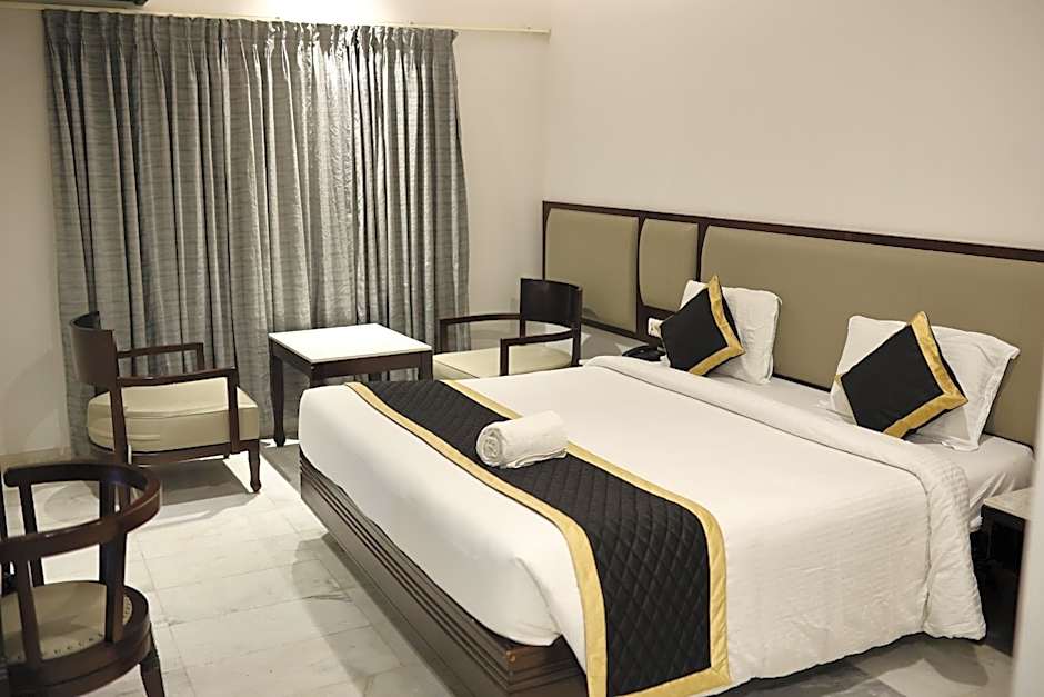 Hotel Saratharajans