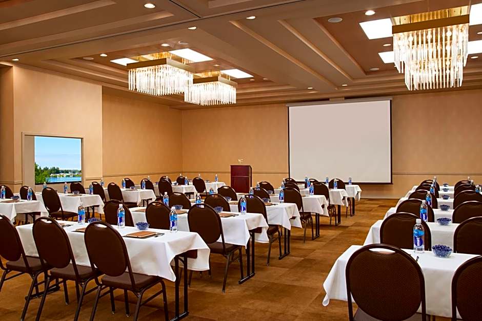 The Lakefront Anchorage - A Millennium Hotel