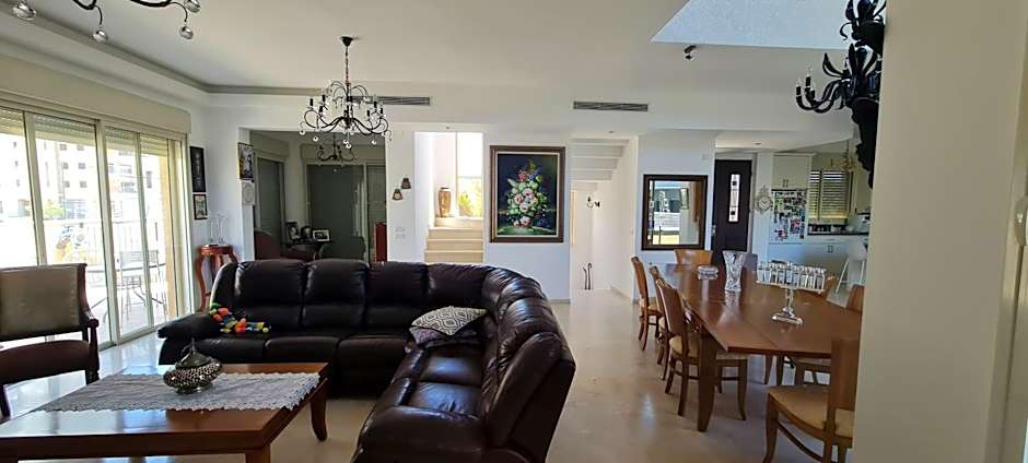 The Rose Villa by the Sea