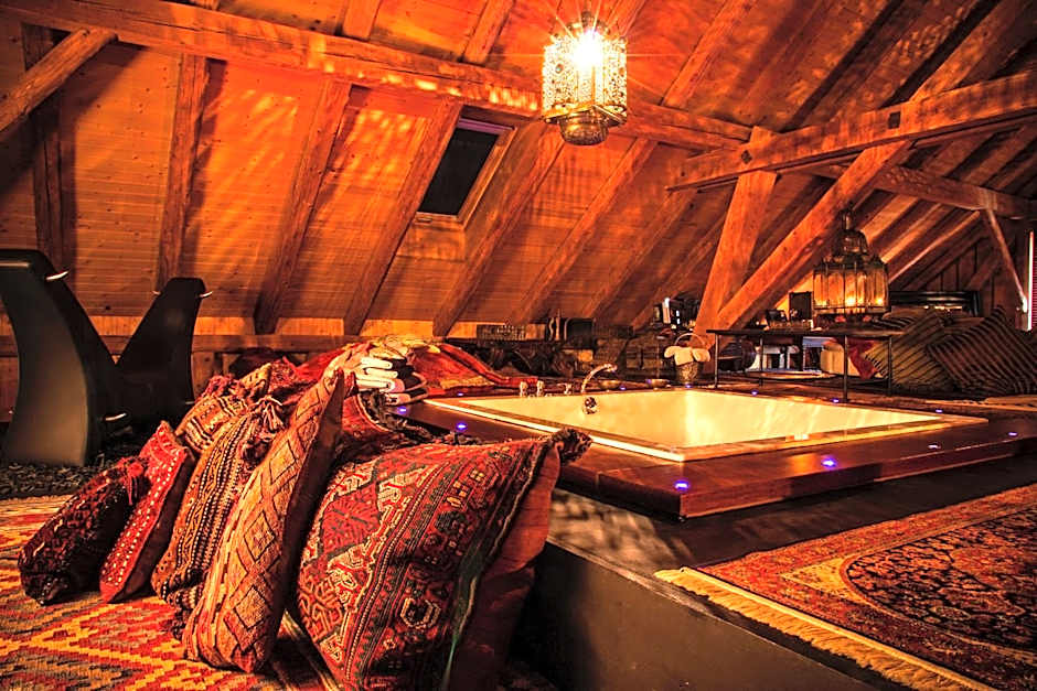 Bijou Hotel / Love and Romance