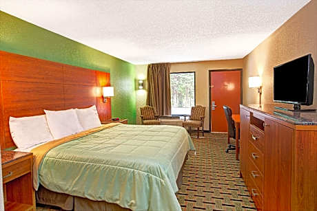 1 King Bed Smoking