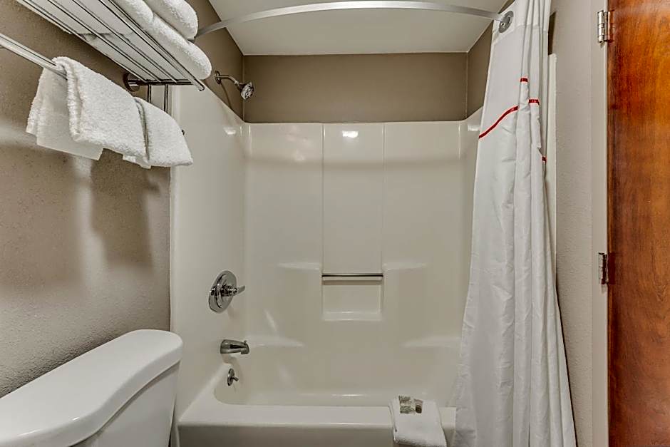 Red Roof Inn & Suites Newport - Middletown, RI