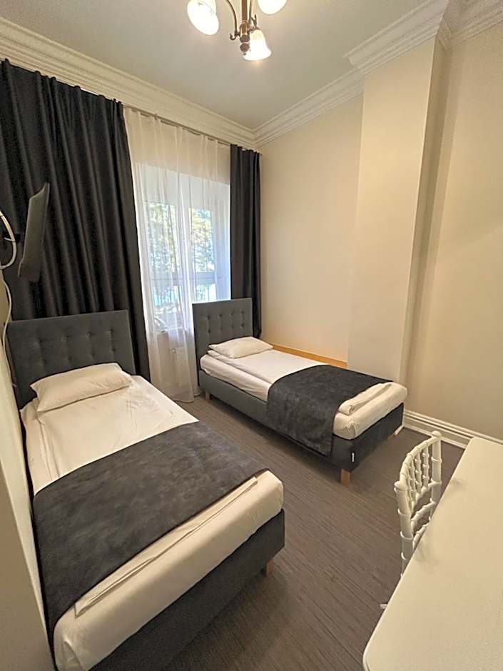 Oficerski Yacht Club