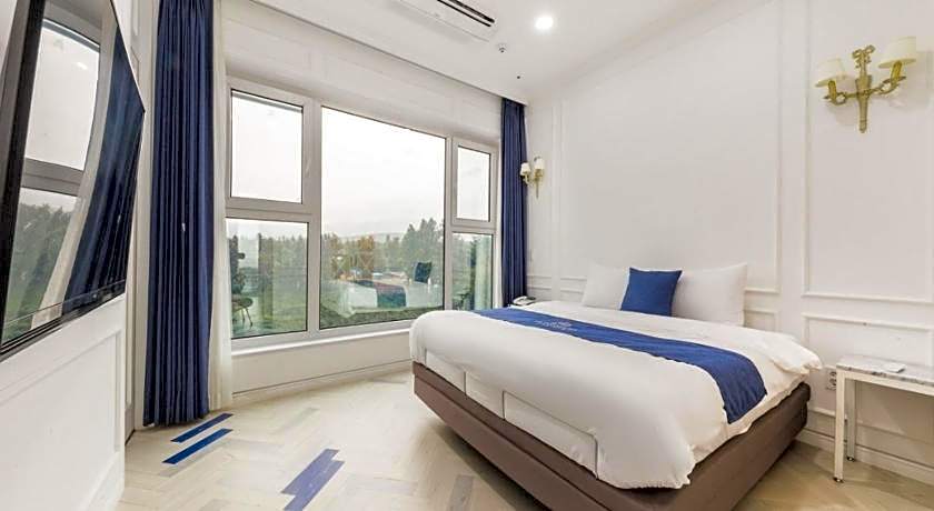 GLADSHEIM HOTEL