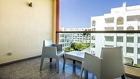 Double Pool View (1 ad)