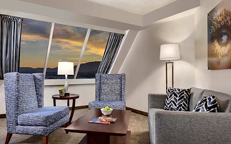 Photo 1 of 5 of Pyramid 2 Queen Beds Suite, Corner