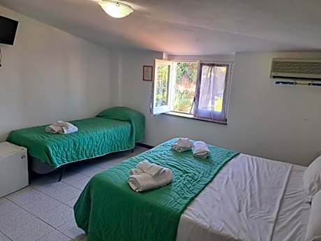 Economy Triple Room - Attic