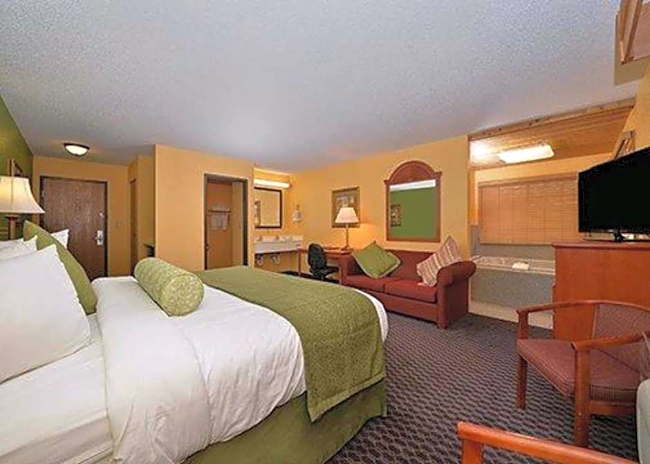 Quality Inn & Suites Grinnell near University