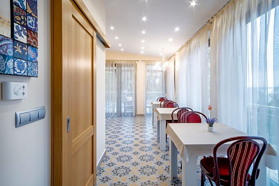 Kiss-Henézi Guest House