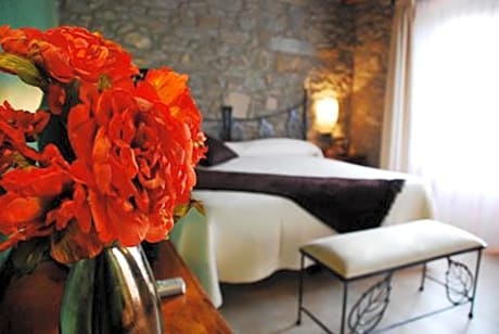 Deluxe Double Room (2 Adults + 1 Child)