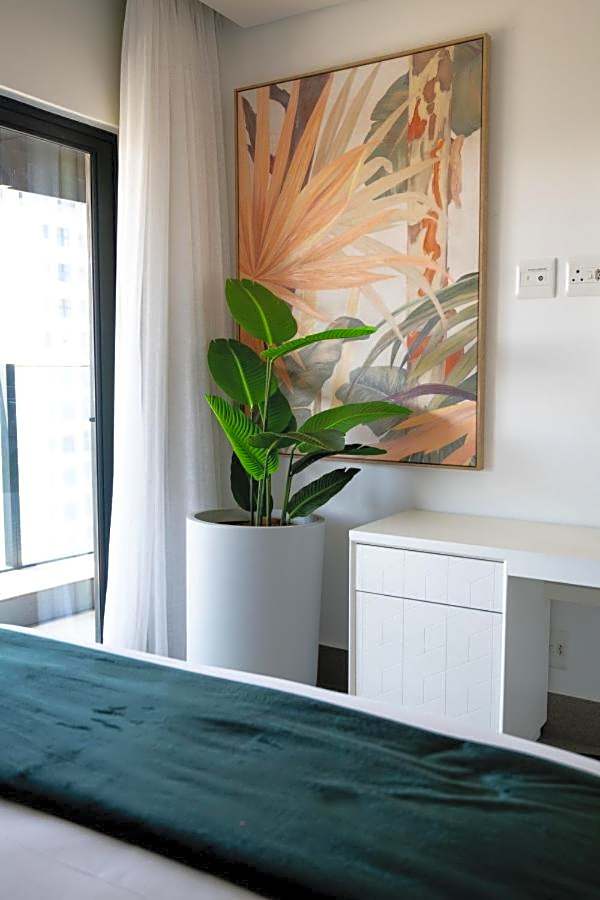 Opulent Oceans Apartment 2505 with Sea Views