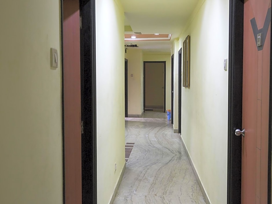 3886 Hotel Trimurti Heights