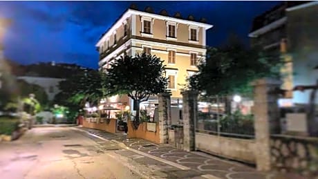 Hotel Iris Crillon