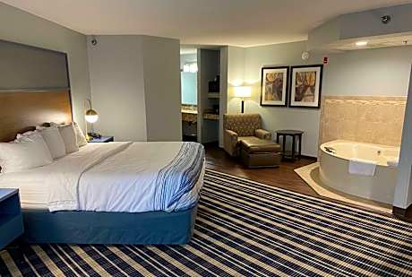 Deluxe King Room with Hot Tub - Non-Smoking