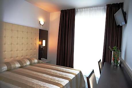 Two Connecting Double Rooms