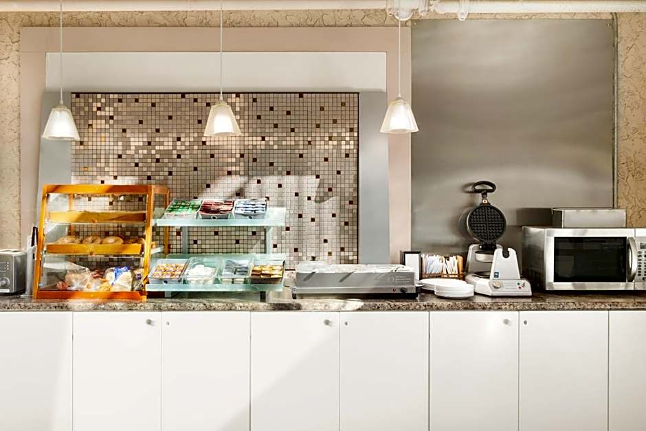 Days Inn by Wyndham Lethbridge