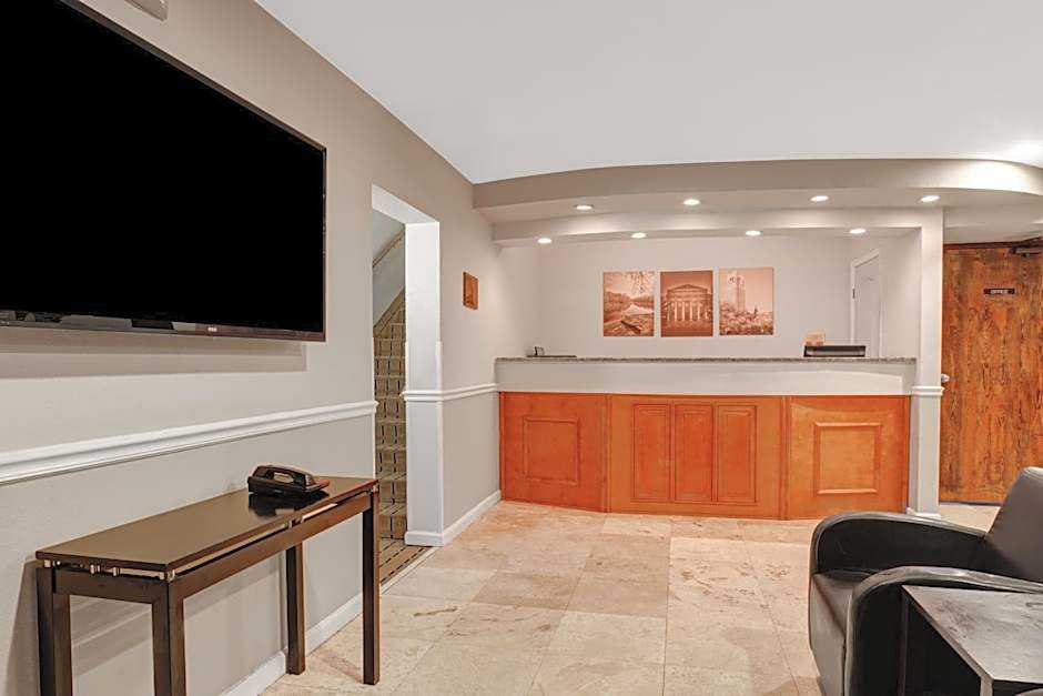 Super 8 by Wyndham Gainesville