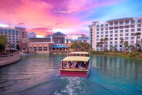 Loews Sapphire Falls Resort at Universal Orlando