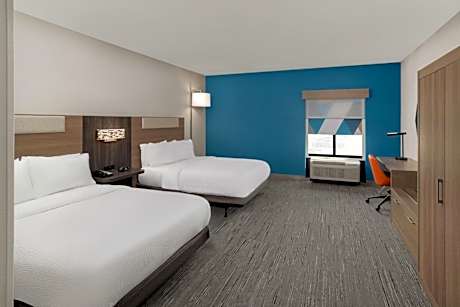 Standard Queen Room with Two Queen Beds and Tub - Mobility/Communications Accessible