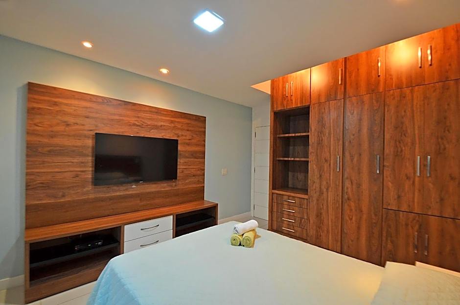 Comfortable 3 Bedrooms: Side Sea View