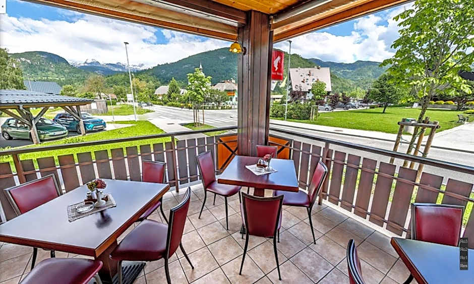 Hotel Tripi, restaurant and pizzeria