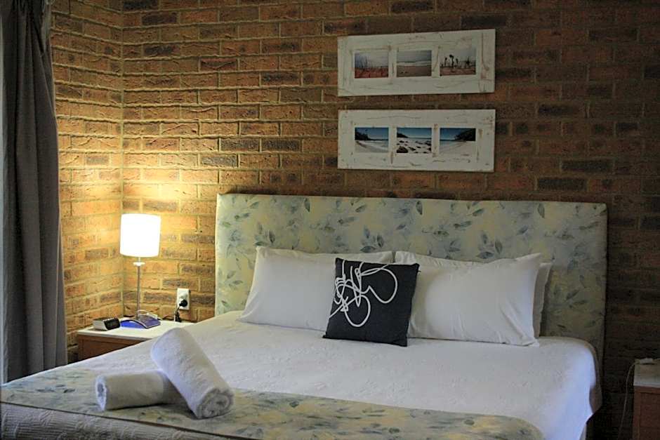 Hawks Nest Motel