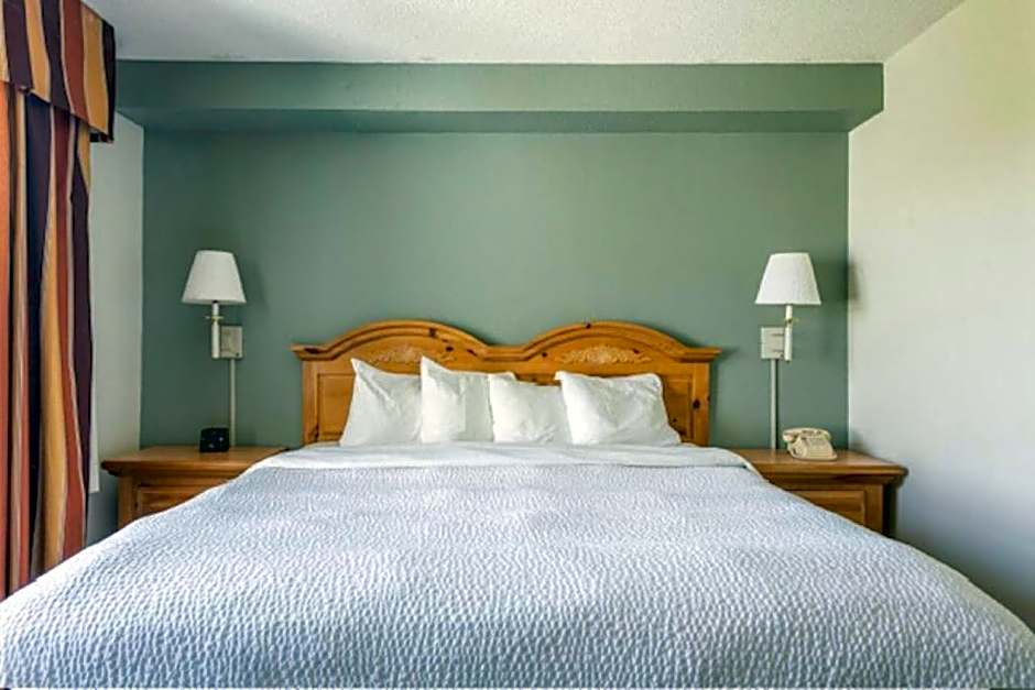 Lancaster Inn & Suites