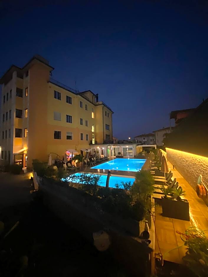 Green Park Hotel