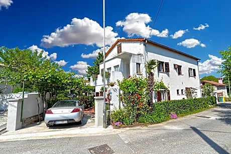 Apartment 358