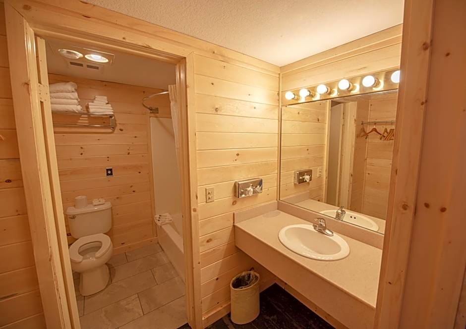 Quality Inn & Suites Mackinaw City Beachfront