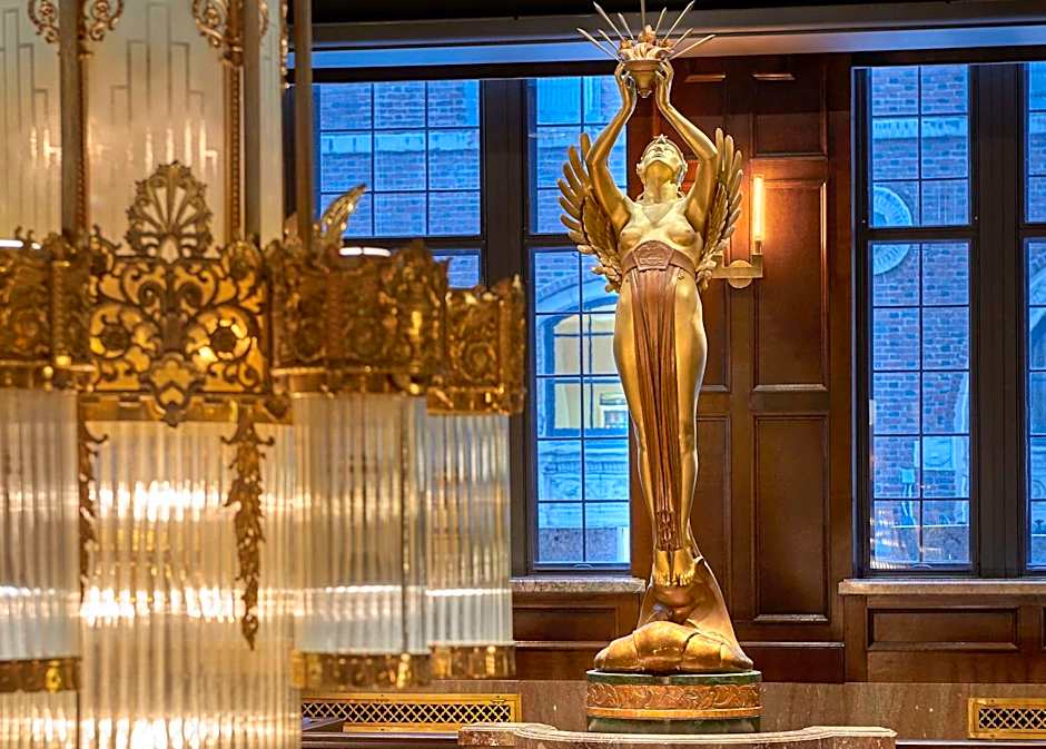 Hotel Phillips Kansas City Curio Collection by Hilton